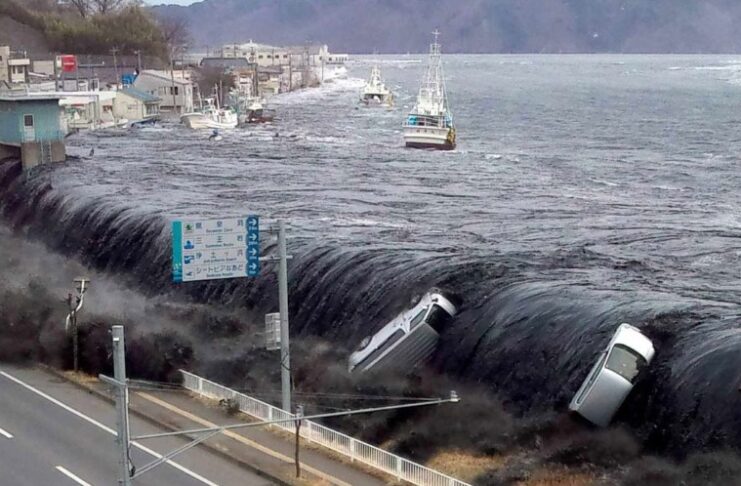 সুনামি আঘাত