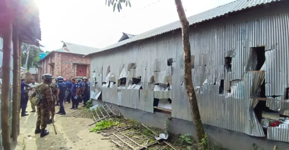 ভাঙ্গচুর ও লুটপাট