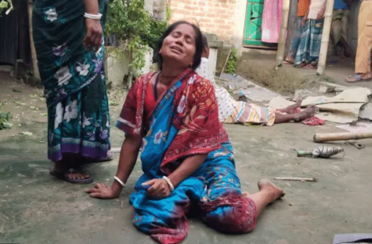 বাড়িঘরে হামলা ও লু্টতরাজ