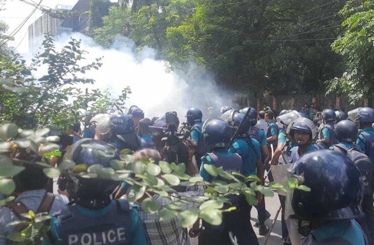 শিক্ষার্থীদের পুলিশের ধাওয়া