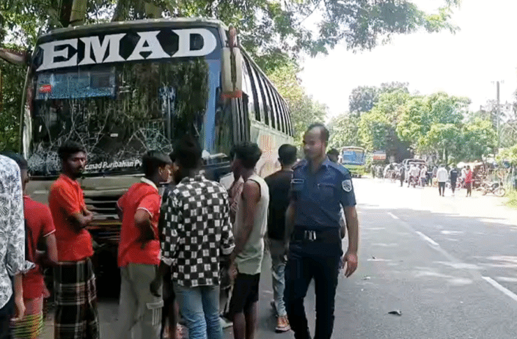 বাস-ইজিবাইক সংঘর্ষে