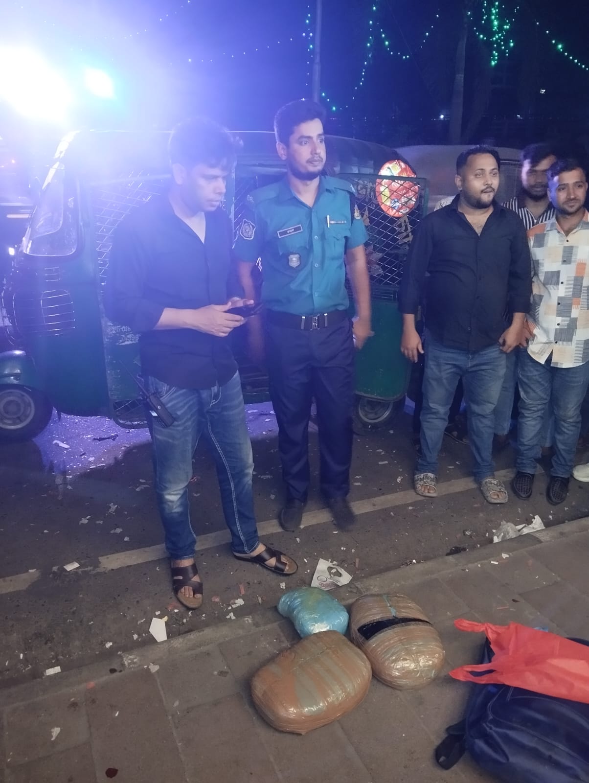 গাঁজাসহ দুইজনকে গ্রেপ্তার