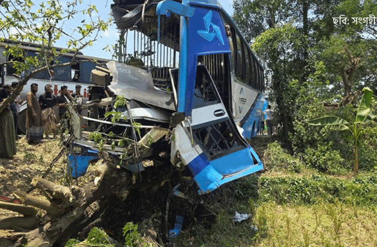 লোহাগাড়ায় চুনতি এলাকায় দুই বাসের সংঘর্ষের দুর্ঘটনাস্থল