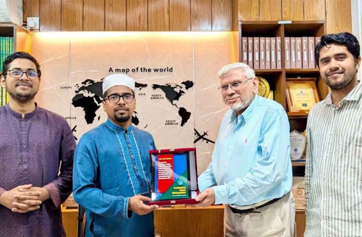 শিবির সভাপতির সাথে পাকিস্তান জামায়াতের নেতার সাক্ষাৎ ও সম্মাননা প্রদান