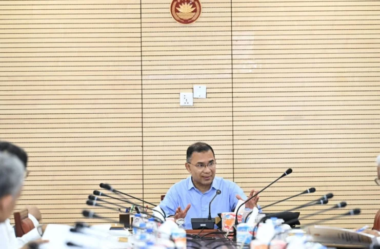 সচিবালয়ে প্রধানমন্ত্রী তারেক রহমানের সভাপতিত্বে রাজধানীর যানজট নিরসন সংক্রান্ত উচ্চপর্যায়ের মেগা বৈঠক