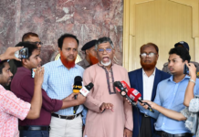 ইসলামী ব্যাংক নিয়ে সাত দাবির সঙ্গে একমত গভর্নর: সচেতন গ্রাহক ফোরাম বাংলাদেশ ব্যাংকের গভর্নর মোস্তাকুর রহমানের সঙ্গে ইসলামী ব্যাংক সচেতন গ্রাহক ফোরামের বৈঠক