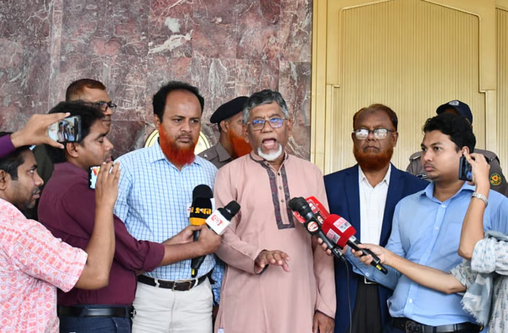 বাংলাদেশ ব্যাংকের গভর্নর মোস্তাকুর রহমানের সঙ্গে ইসলামী ব্যাংক সচেতন গ্রাহক ফোরামের বৈঠক