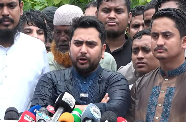 রায়েরবাজার গণকবরে শহীদদের শ্রদ্ধা নিবেদন করছেন বিরোধীদলীয় চিফ হুইপ নাহিদ ইসলাম
